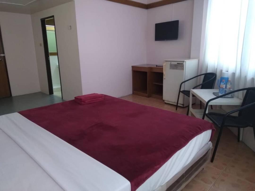 Indra Hotel Hatyai Хатъяй Экстерьер фото
